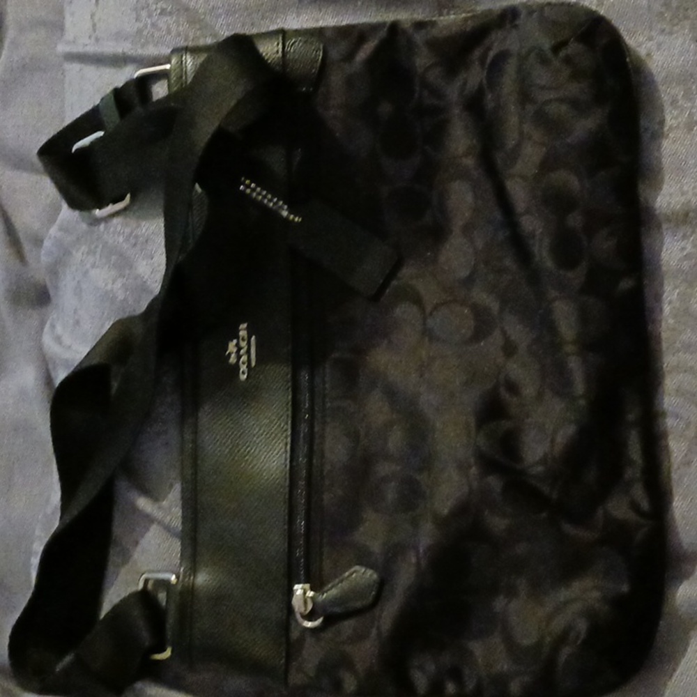 11×8 black signature C crossbody